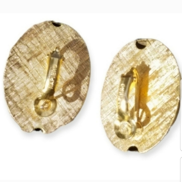 NAPIER 90S GOLDTONE & PURPLE STATEMENT EARRINGS - Picture 4 of 6